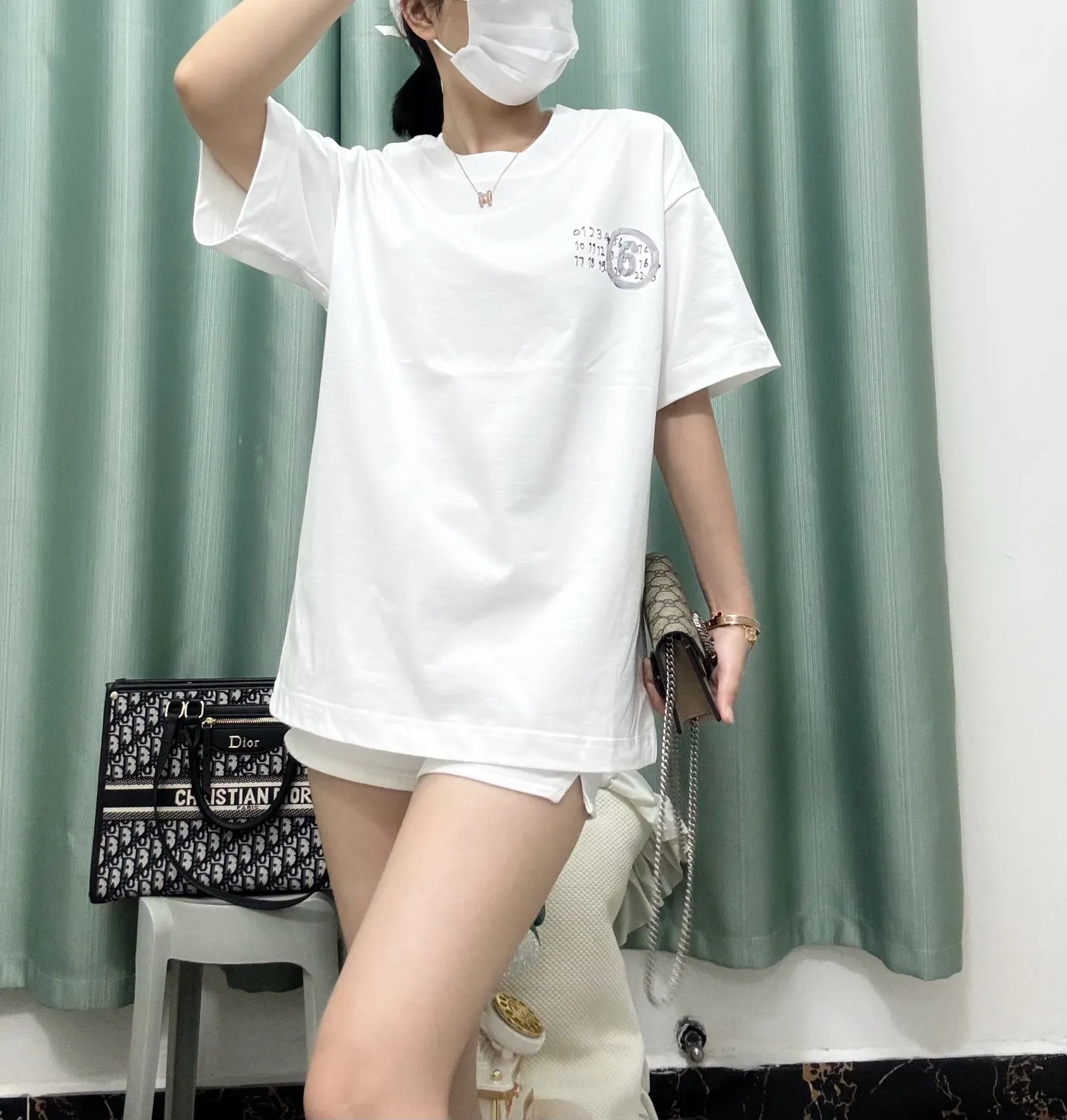White ， Same Style